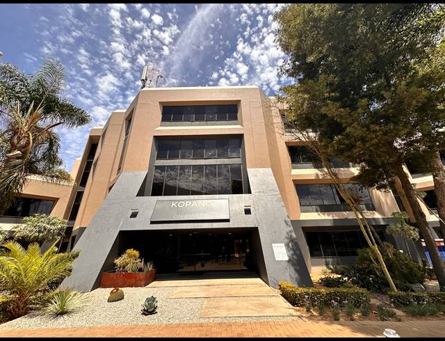 145M² OFFICE TO LET IN PARKTOWN